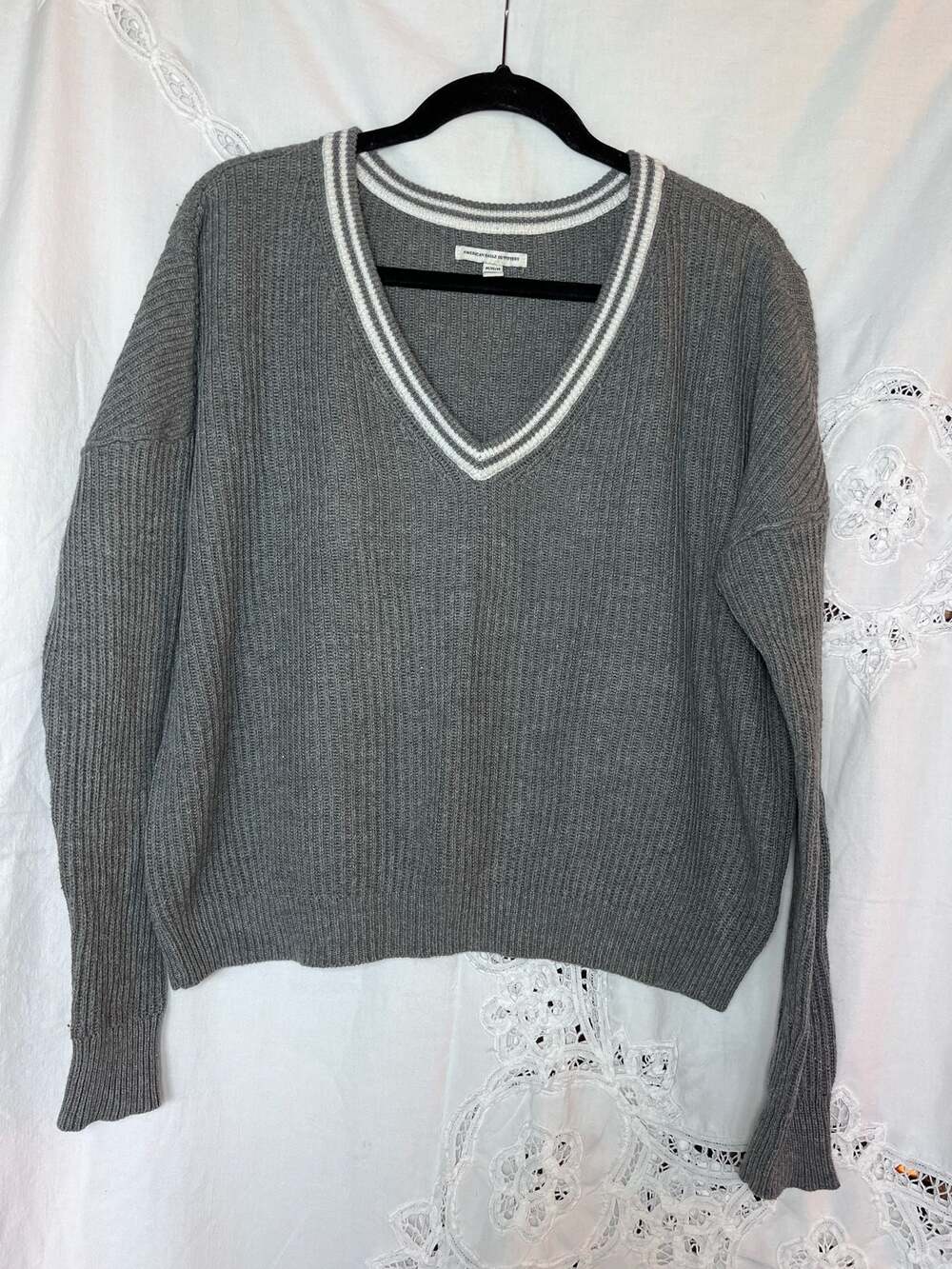 American Eagle Outfitters V-Neck Cropped Varsity Sweater Gray Size M